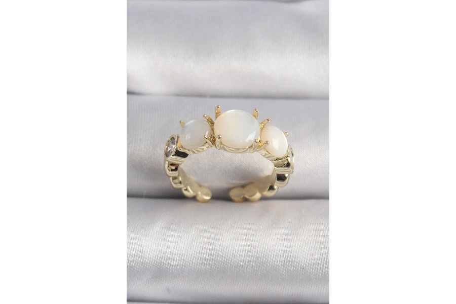 Shoecide Pirinç Gold Renk Zirkon Taş Detaylı Beyaz Sedefli Vıp Seri Kadın Yüzük