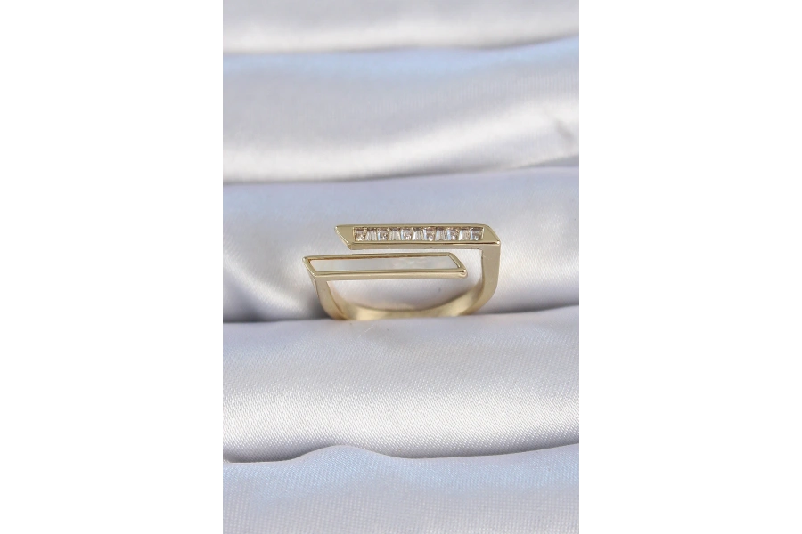 Shoecide Pirinç Gold Renk Zirkon Taşlı Beyaz Sedef Detay Kadın Yüzük