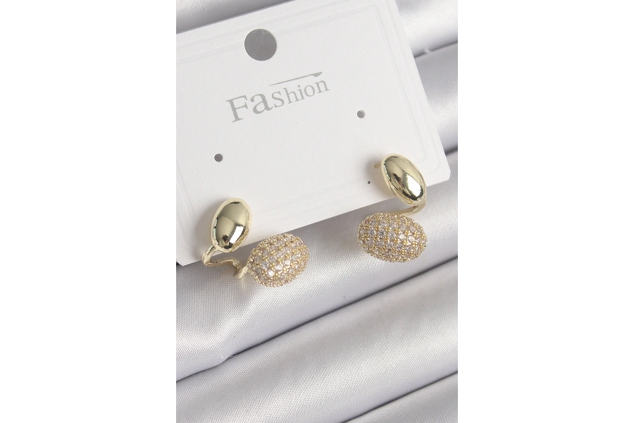 Shoecide Pirinç Gold Renk Zirkon Taşlı Bombeli Model Kadın Küpe