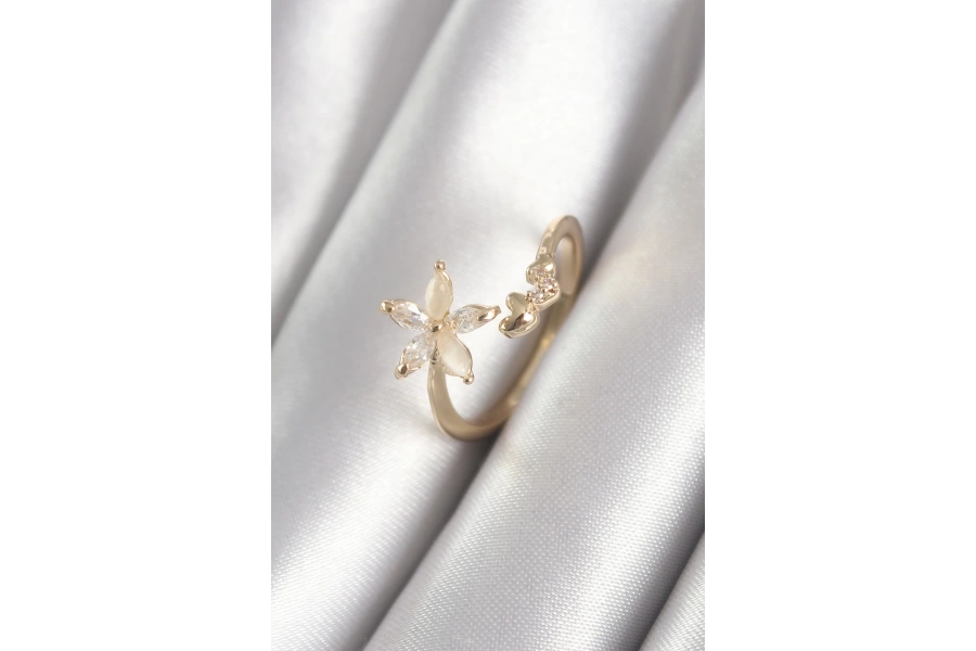 Shoecide Pirinç Gold Renk Zirkon Taşlı Çiçek Model Kalp Detay Kadın Yüzük