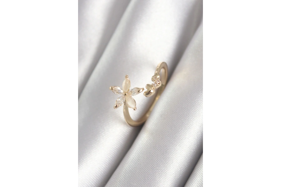 Shoecide Pirinç Gold Renk Zirkon Taşlı Çiçek Model Kalp Detay Kadın Yüzük