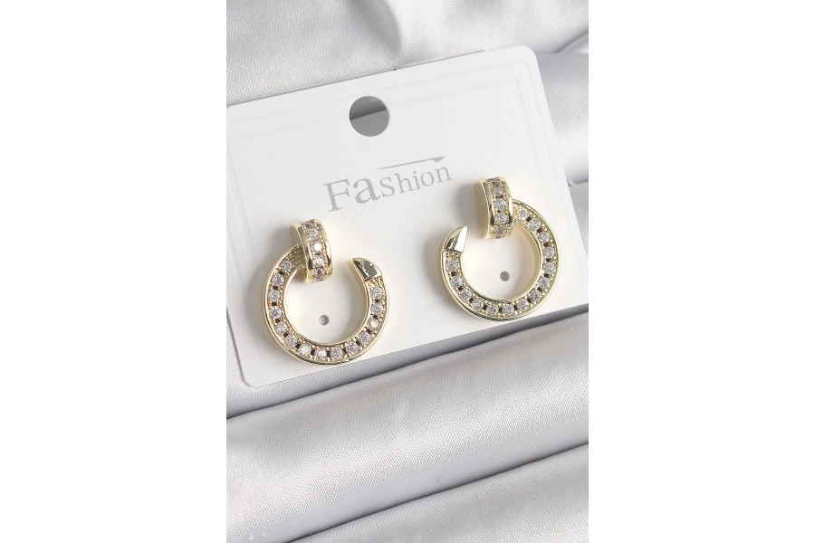 Shoecide Pirinç Gold Renk Zirkon Taşlı Çivi Halka Model Kadın Küpe