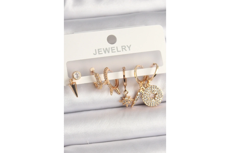 Shoecide Pirinç Gold Renk Zirkon Taşlı Çoklu Figür Kadın Küpe Seti