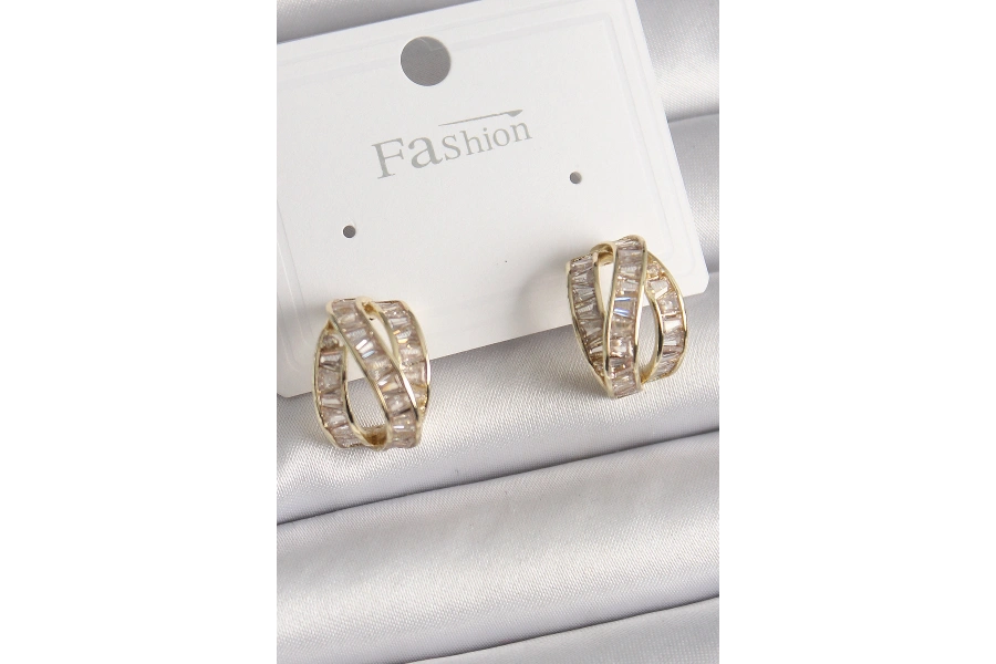 Shoecide Pirinç Gold Renk Zirkon Taşlı Düğüm Halka Model Kadın Küpe