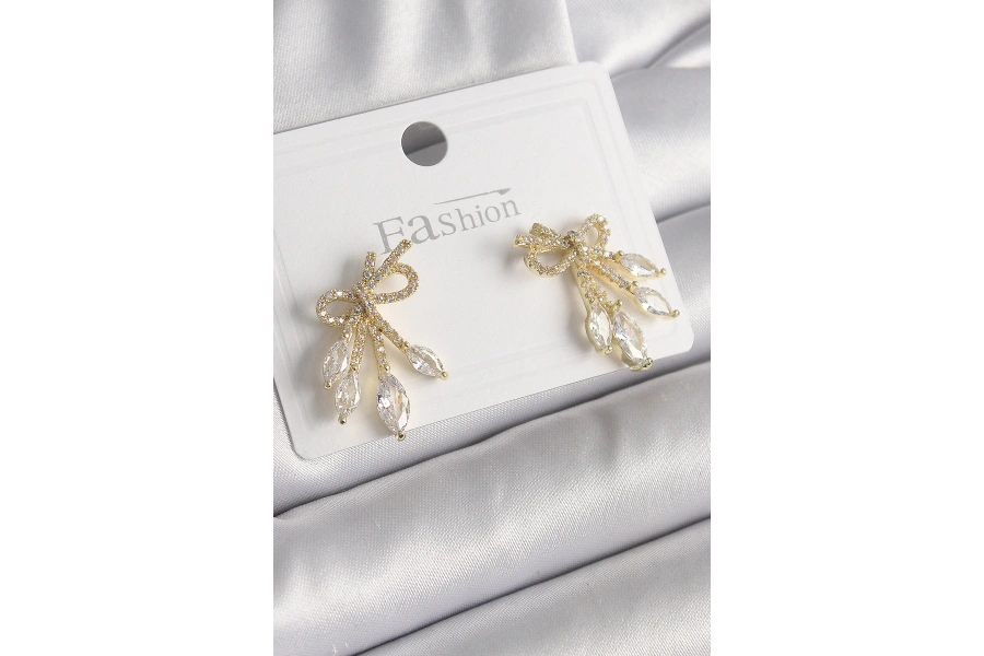 Shoecide Pirinç Gold Renk Zirkon Taşlı Düğüm Model Damla Zirkon Taşlı Kadın Küpe