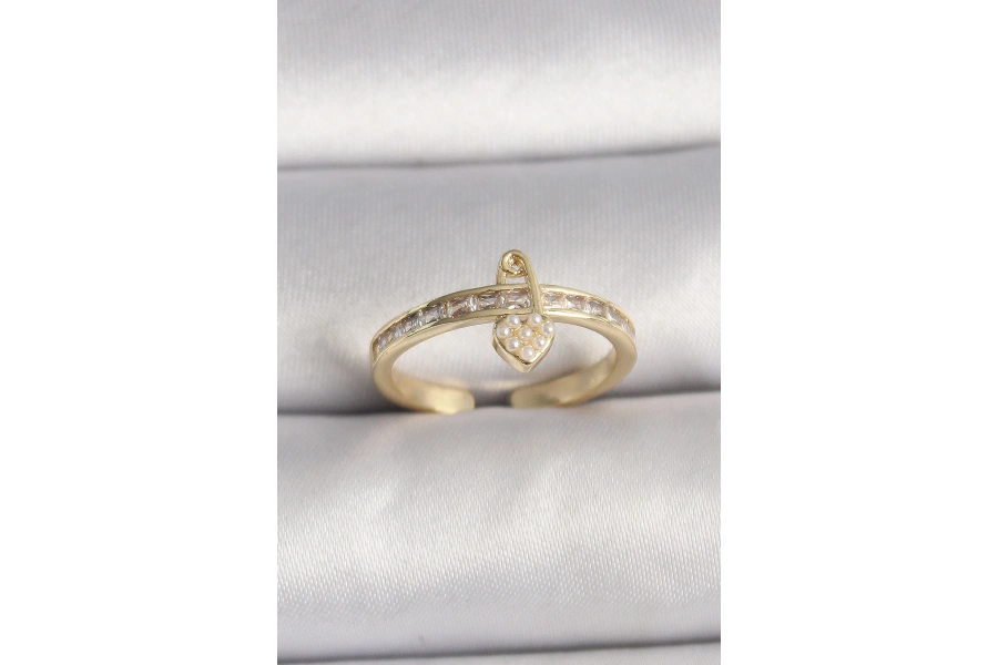 Shoecide Pirinç Gold Renk Zirkon Taşlı İnci Detay Kilit Kalp Figür Ayarlanabilir Yüzük