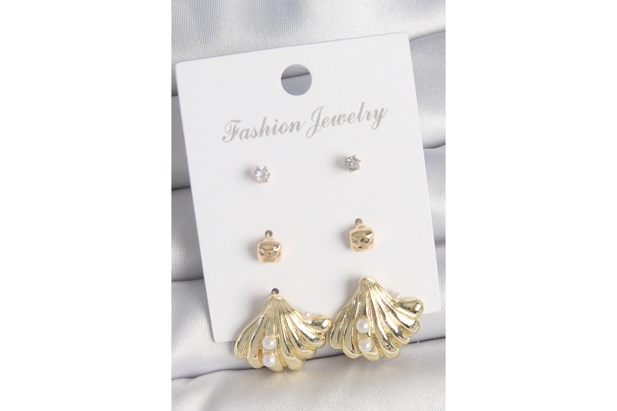 Shoecide Pirinç Gold Renk Zirkon Taşlı İnci Detaylı Deniz Kabuğu Model 3 Çift Kadın Küpe Seti