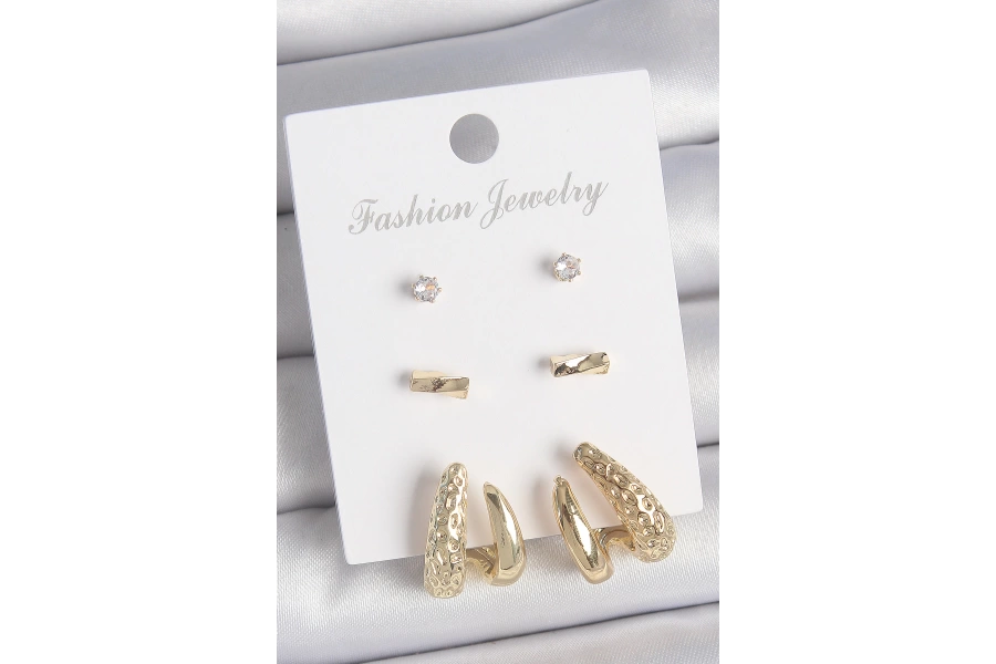 Shoecide Pirinç Gold Renk Zirkon Taşlı İşlemeli Motif Model 3 Çift Kadın Küpe Seti