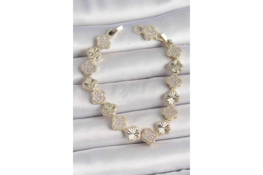 Shoecide Pirinç Gold Renk Zirkon Taşlı İşlemeli Yonca Model Vıp Seri Exculusive Kadın Bileklik