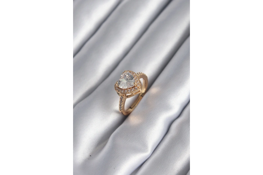 Shoecide Pirinç Gold Renk Zirkon Taşlı Kalp Charm Model Kadın Yüzük