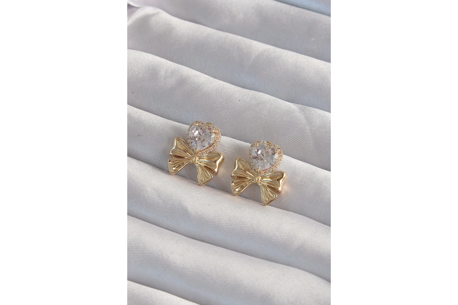 Shoecide Pirinç Gold Renk Zirkon Taşlı Kalp Model Fiyonk Küpe