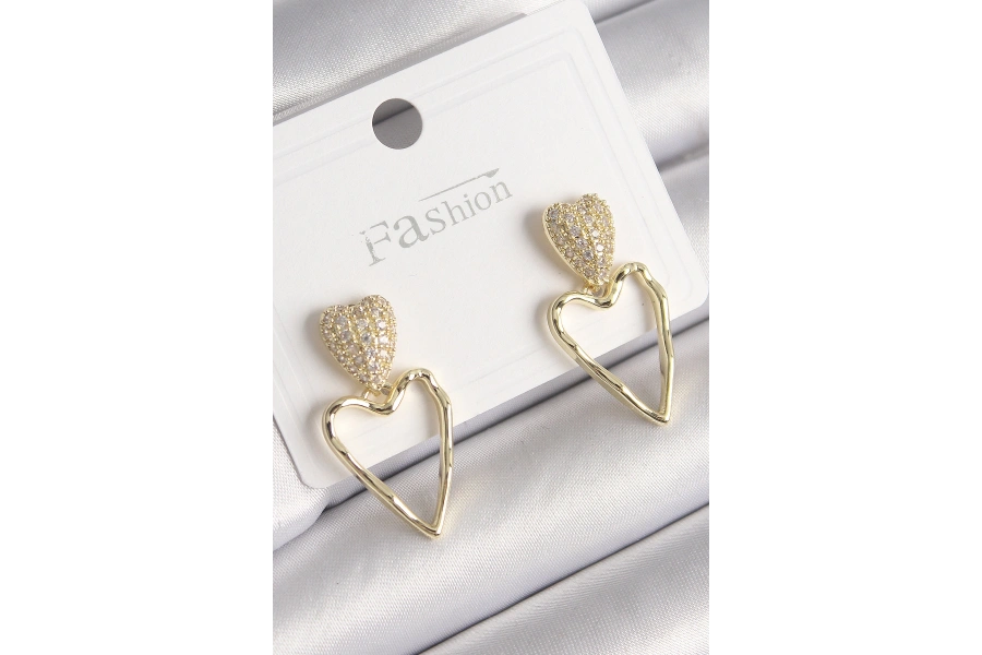 Shoecide Pirinç Gold Renk Zirkon Taşlı Kalp Model Kadın Küpe