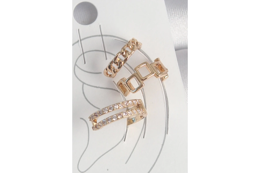 Shoecide Pirinç Gold Renk Zirkon Taşlı Kare Zincir Model Kadın Kıkırdak Küpe