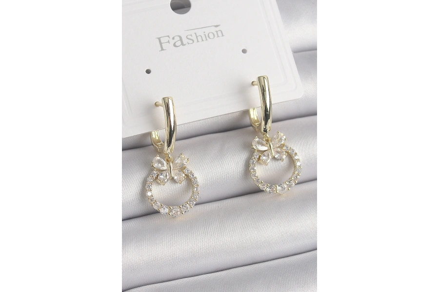 Shoecide Pirinç Gold Renk Zirkon Taşlı Kelebek Figür Sallantı Model Kadın Küpe