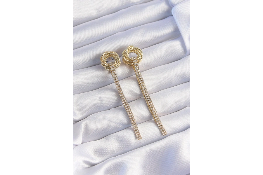 Shoecide Pirinç Gold Renk Zirkon Taşlı Kıvrım Detay Sallantılı Küpe