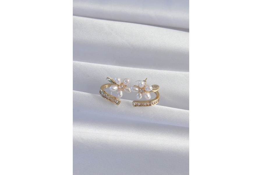 Shoecide Pirinç Gold Renk Zirkon Taşlı Kıvrımlı İnci Çiçek Küpe