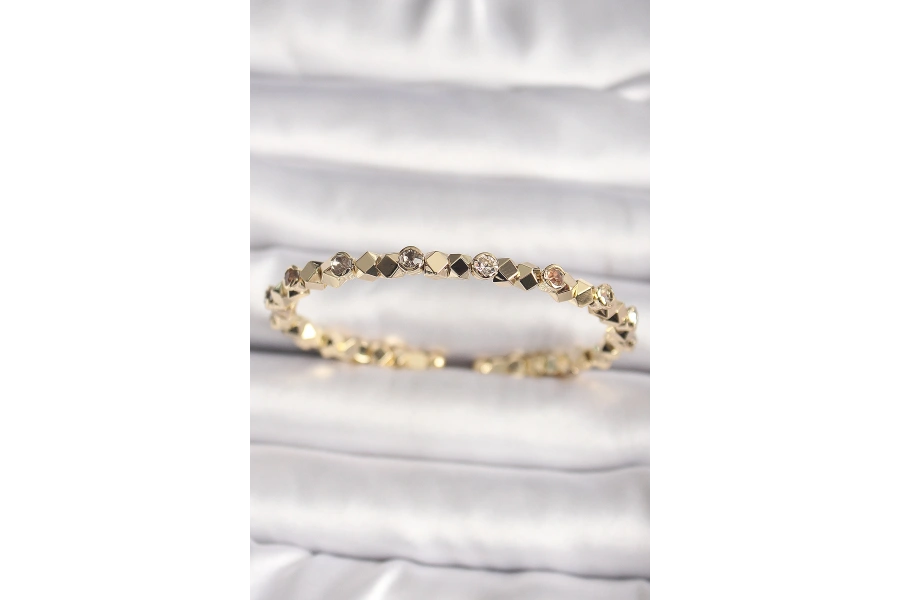 Shoecide Pirinç Gold Renk Zirkon Taşlı Küp Dorika Model Kadın Bileklik