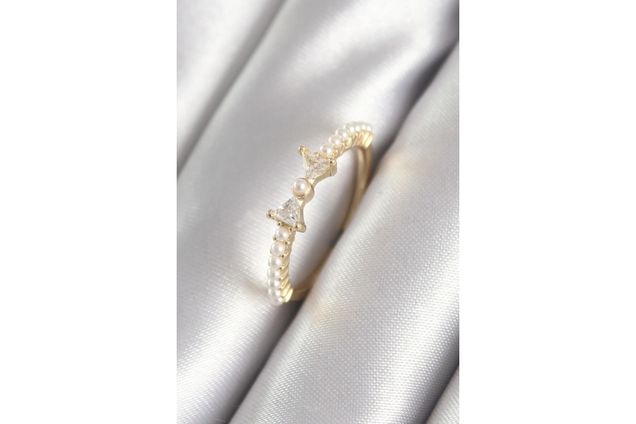 Shoecide Pirinç Gold Renk Zirkon Taşlı Kurdele İnci Detay Kadın Yüzük