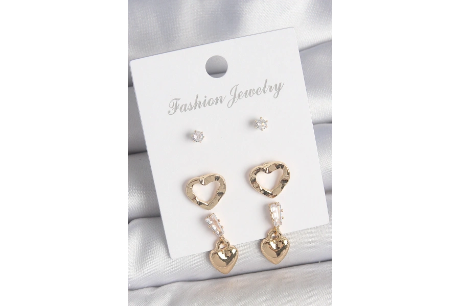 Shoecide Pirinç Gold Renk Zirkon Taşlı Sallantı Kalp Model Kadın 3 Çift Küpe Seti