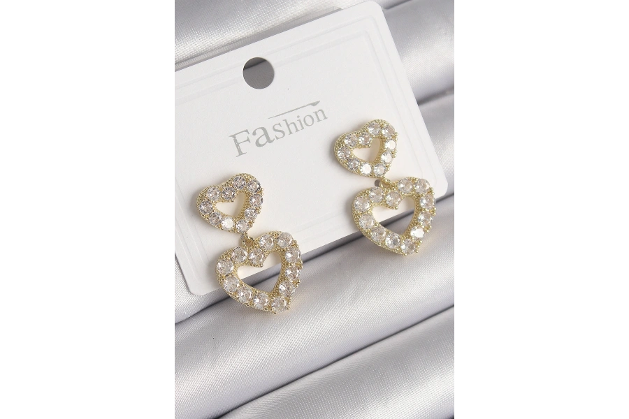 Shoecide Pirinç Gold Renk Zirkon Taşlı Sallantı Kalp Model Kadın Küpe