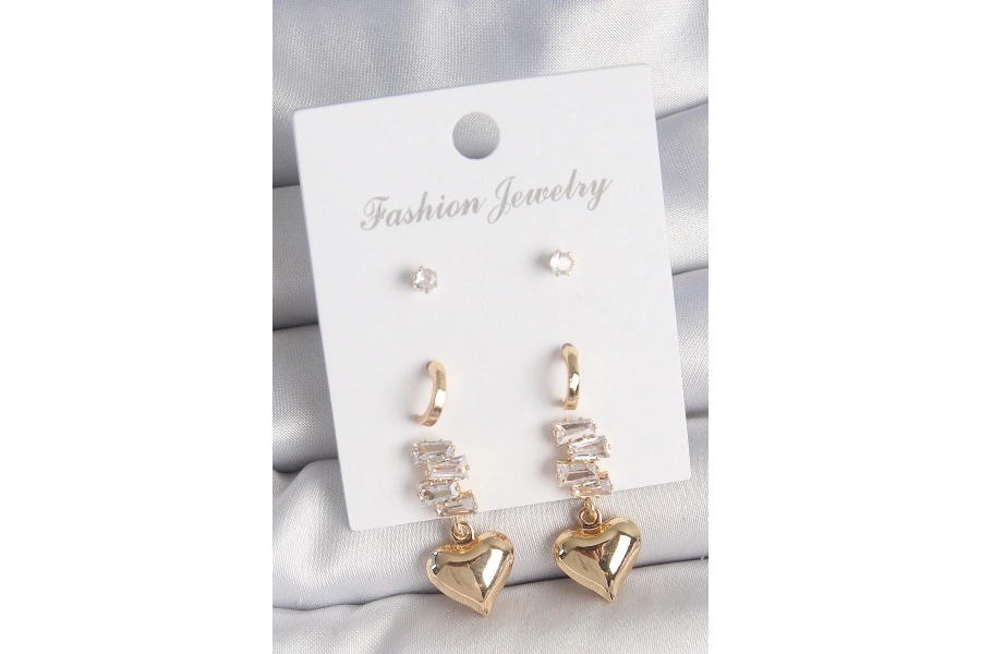 Shoecide Pirinç Gold Renk Zirkon Taşlı Sallantılı Kalp Model Yarım Halka Detay 3 Çift Kadın Küpe Seti