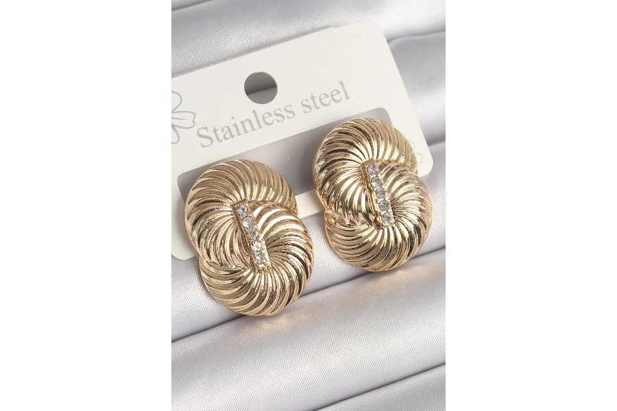 Shoecide Pirinç Gold Renk Zirkon Taşlı Sarmal Model Kadın Küpe