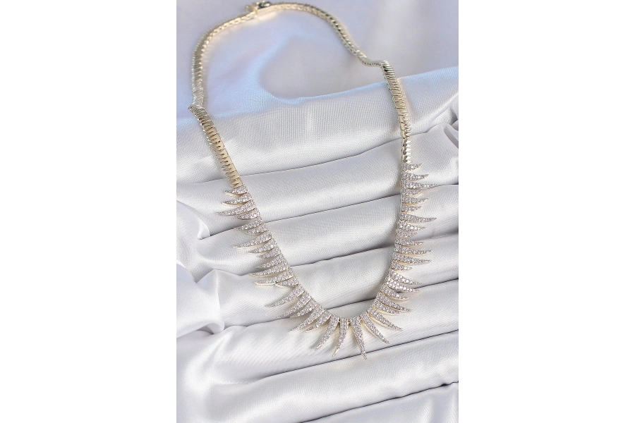 Shoecide Pirinç Gold Renk Zirkon Taşlı Sivri Model Vıp Seri Kadın Kolye