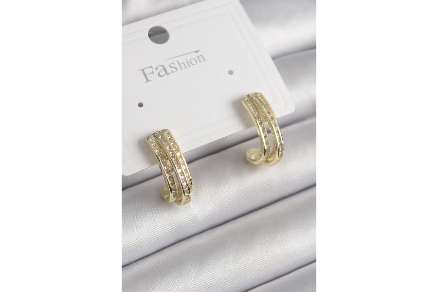 Shoecide Pirinç Gold Renk Zirkon Taşlı Yarım Halka Model Kadın Küpe