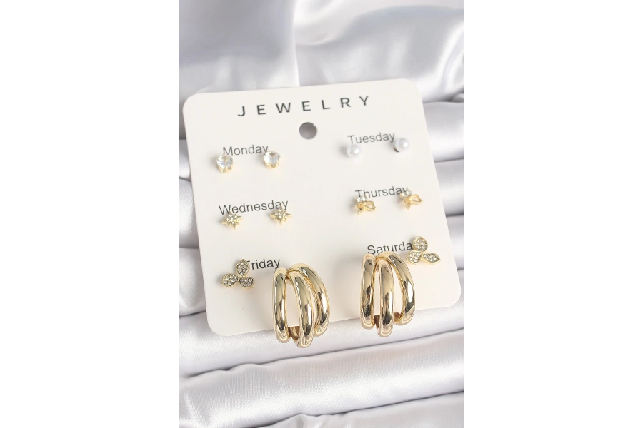 Shoecide Pirinç Gold Renk Zirkon Taşlı Yıldız Detay Halka Figür 7li Set Kadın Küpe