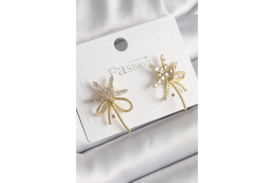 Shoecide Pirinç Gold Renk Zirkon Taşlı Yıldız Düğüm Model Kadın Küpe