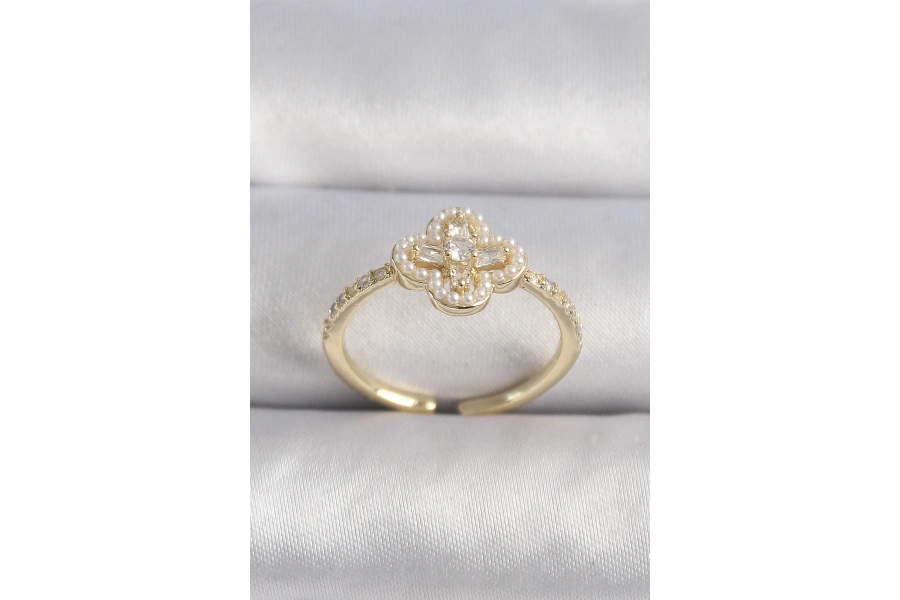 Shoecide Pirinç Gold Renk Zirkon Taşlı Yonca Model İnci Detay Kadın Yüzük