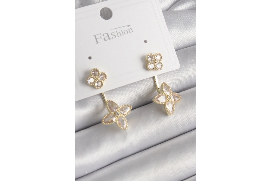 Shoecide Pirinç Gold Renk Zirkon Taşlı Yonca Model Kadın Küpe