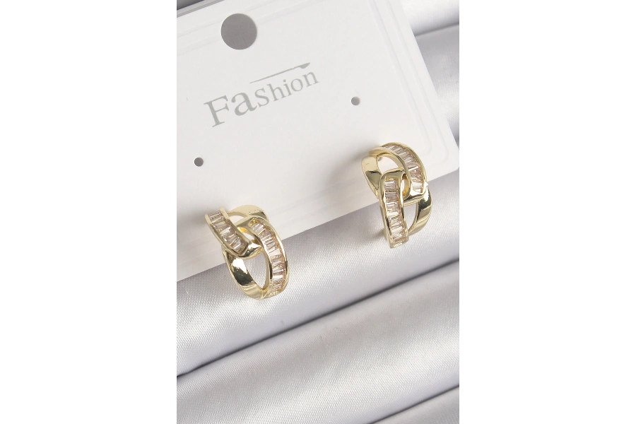 Shoecide Pirinç Gold Renk Zirkon Taşlı Zincir Model Kadın Küpe