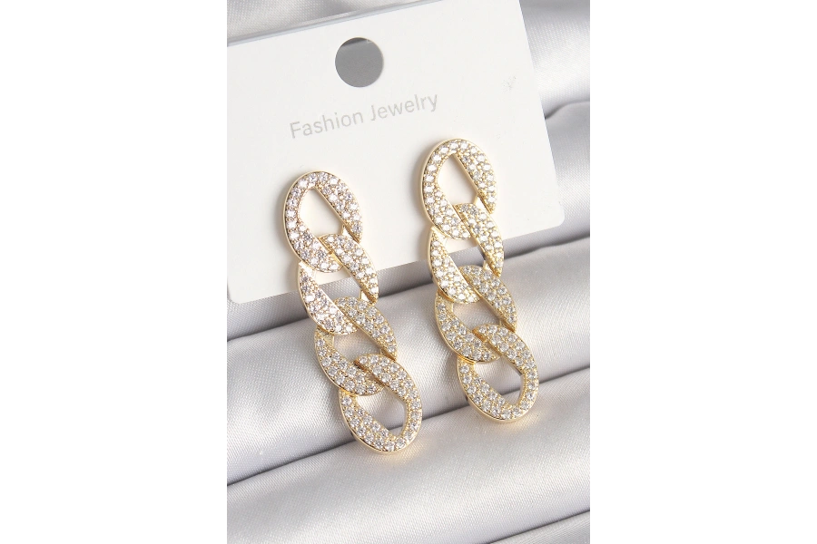 Shoecide Pirinç Gold Renk Zirkon Taşlı Zincir Model Kadın Küpe