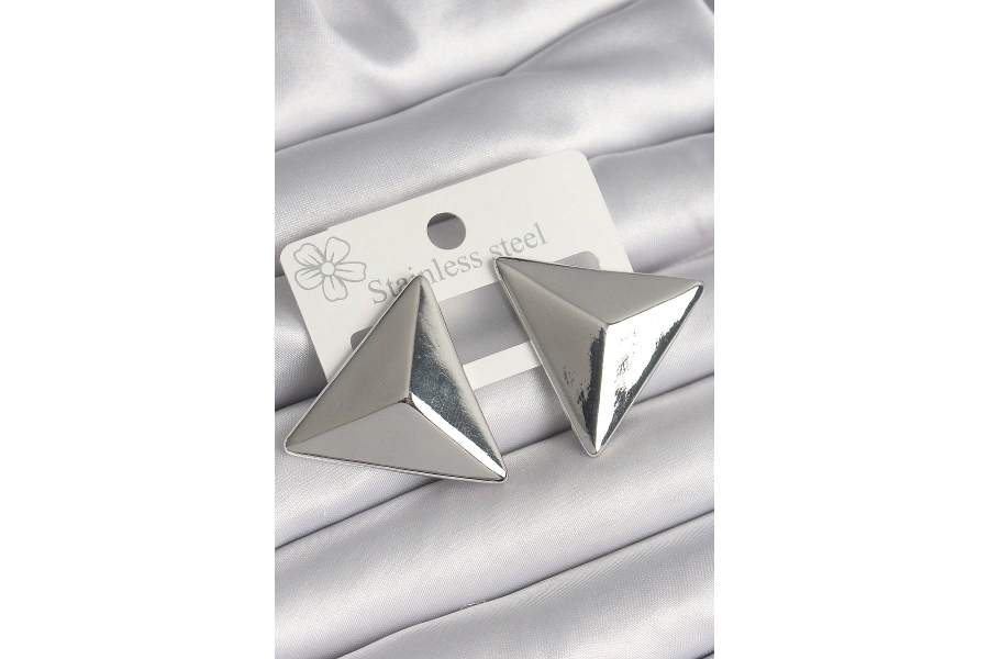 Shoecide Pirinç Gümüş Renk 3d Üçgen Model Kadın Küpe