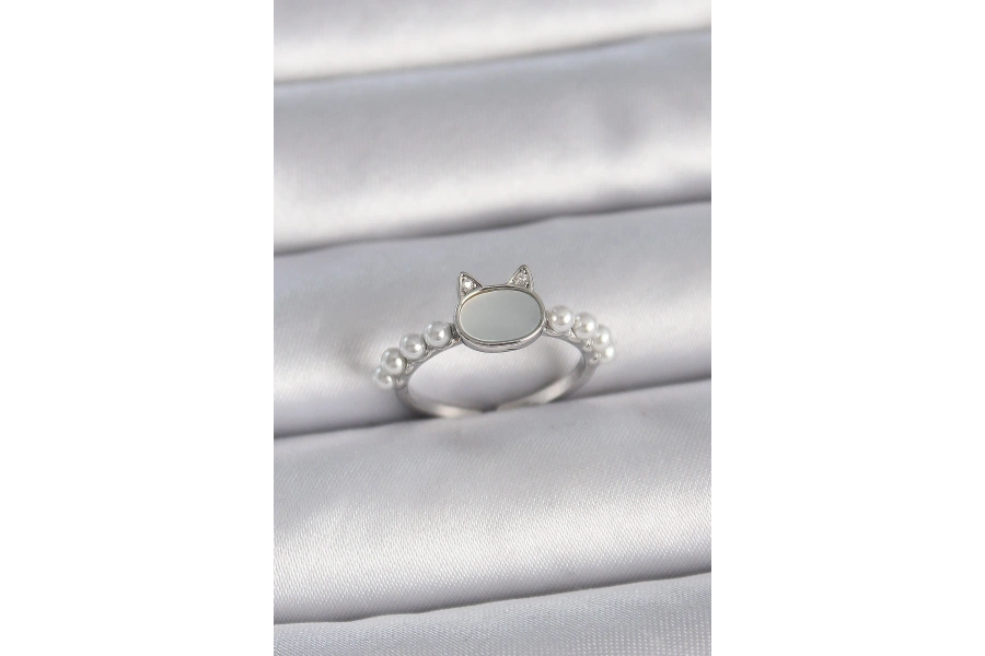 Shoecide Pirinç Gümüş Renk Ayarlanabilir Beyaz Mineli Kedi Model İnci Detay Kadın Yüzük