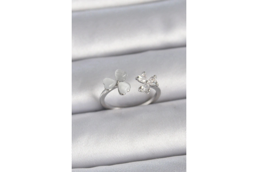 Shoecide Pirinç Gümüş Renk Ayarlanabilir Zirkon Taşlı Beyaz Mineli Kalp Model Kadın Yüzük