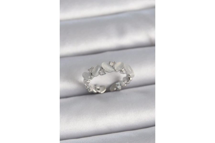 Shoecide Pirinç Gümüş Renk Ayarlanabilir Zirkon Taşlı Beyaz Mineli Model Kadın Yüzük