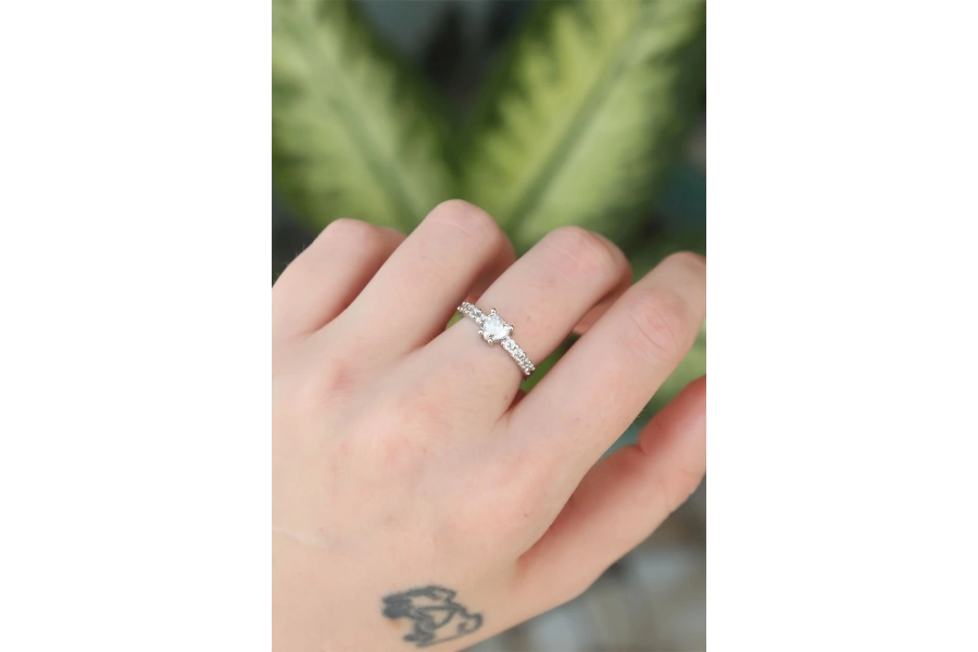 Shoecide Pirinç Gümüş Renk Ayarlanabilir Zirkon Taşlı Minimal Kalp Yüzük