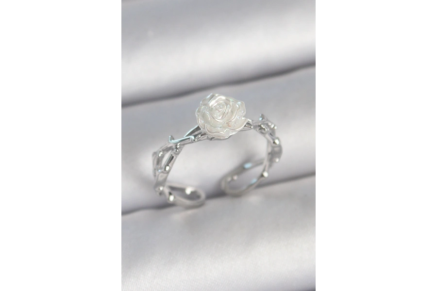 Shoecide Pirinç Gümüş Renk Beyaz Gül Model Ayarlanabilir Kadın Yüzük