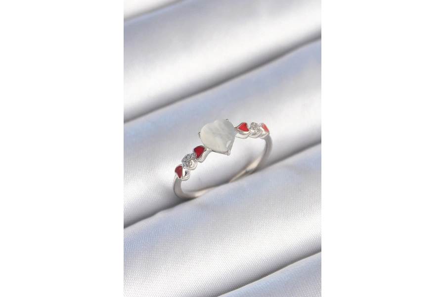 Shoecide Pirinç Gümüş Renk Beyaz Mineli Kalp Model Zirkon Taş Detaylı Kadın Yüzük