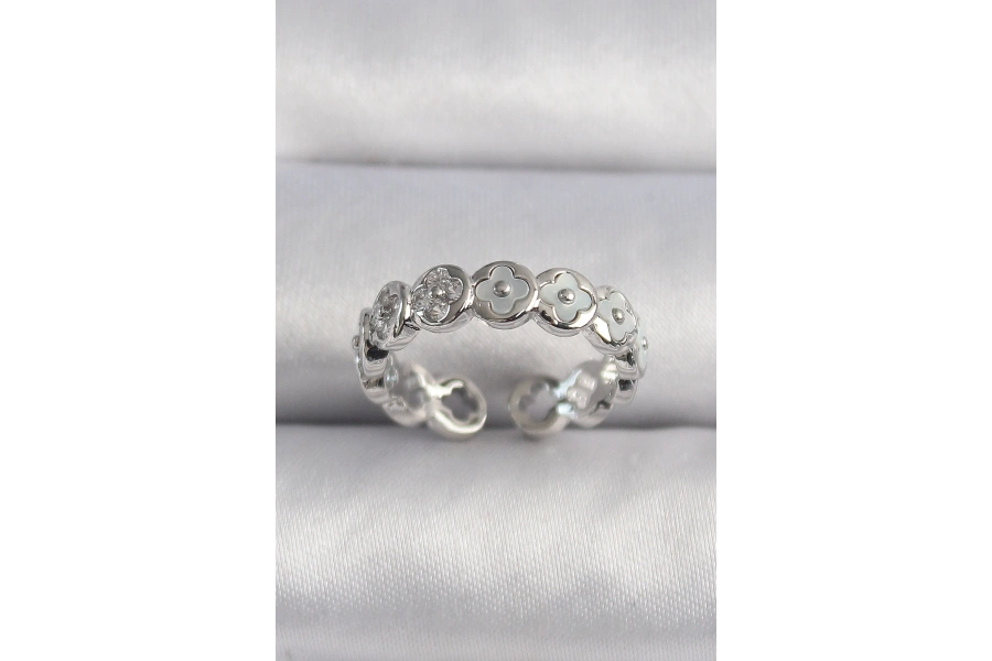 Shoecide Pirinç Gümüş Renk Beyaz Sedefli Yonca Model Kadın Yüzük