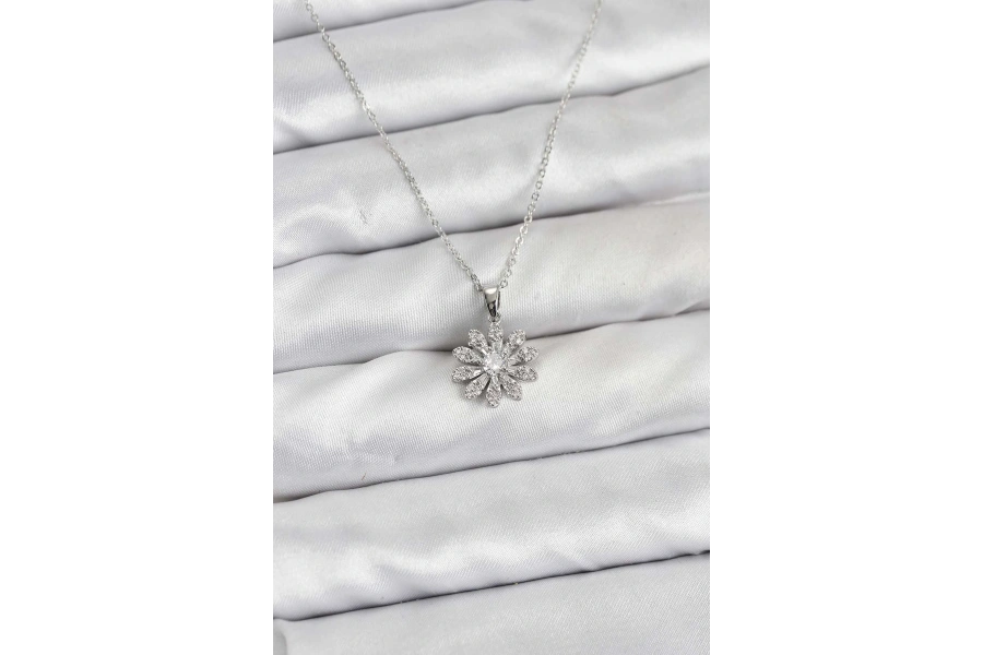 Shoecide Pirinç Gümüş Renk Çiçek Model Kadın Kolye