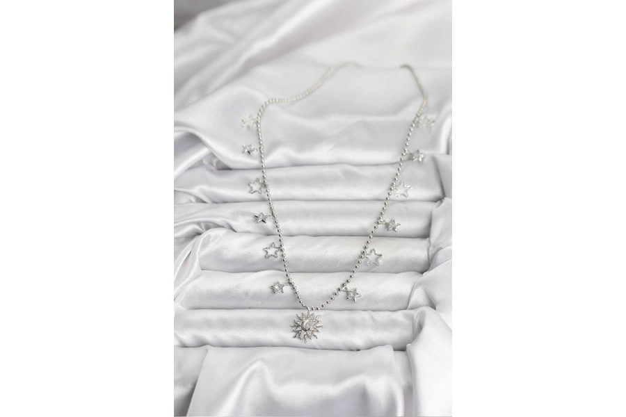 Shoecide Pirinç Gümüş Renk Güneş Model Kadın Kolye