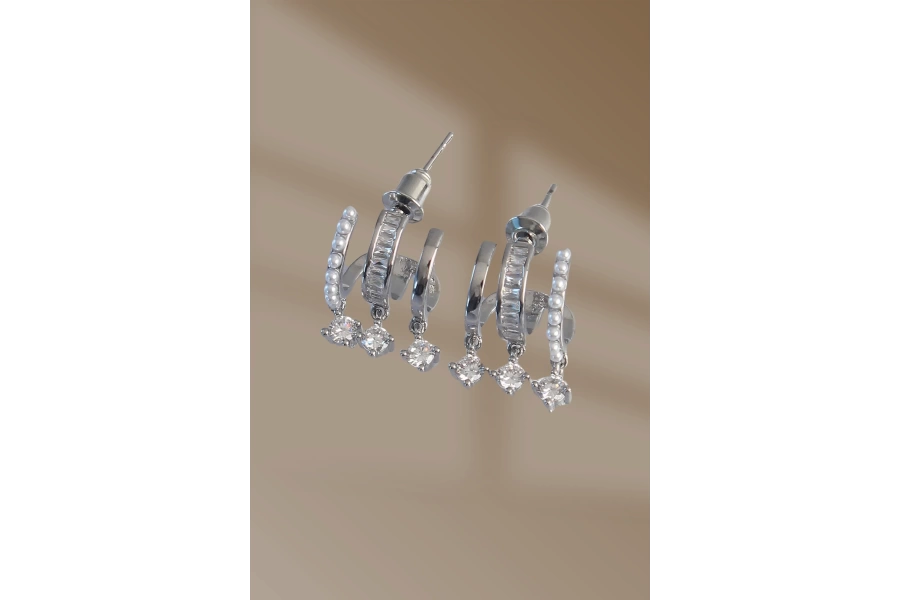 Shoecide Pirinç Gümüş Renk İncili Çoklu Zirkon Taşlı Yarım Halka Küpe