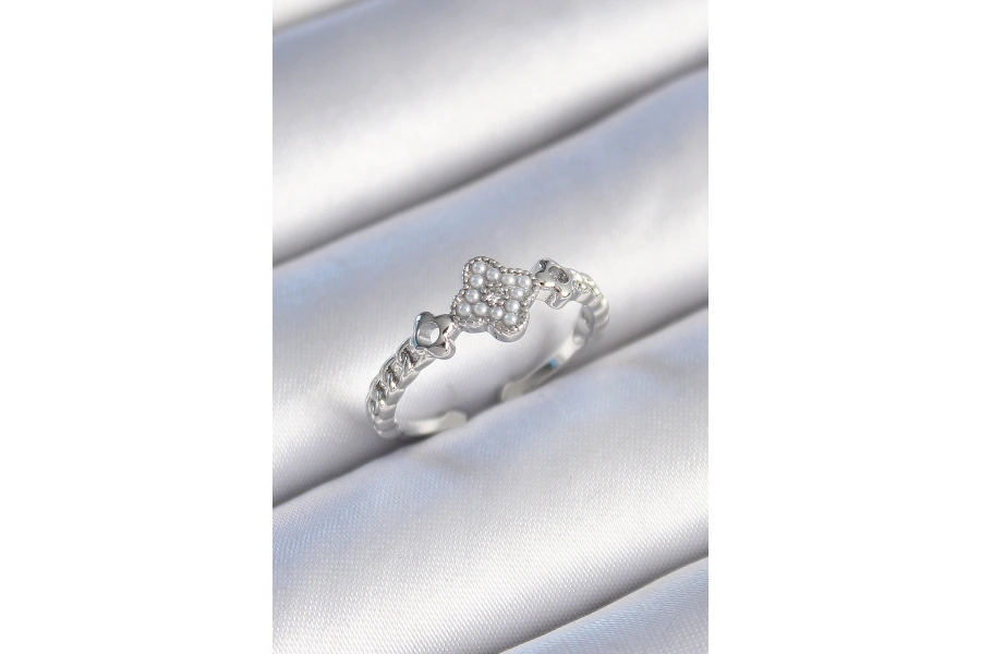 Shoecide Pirinç Gümüş Renk İncili Yonca Model Zirkon Taş Detaylı Kadın Yüzük