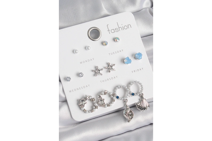 Shoecide Pirinç Gümüş Renk İncli Zirkon Taşlı Halka Figür Yıldız Detay 7 Çift Kadın Küpe Seti