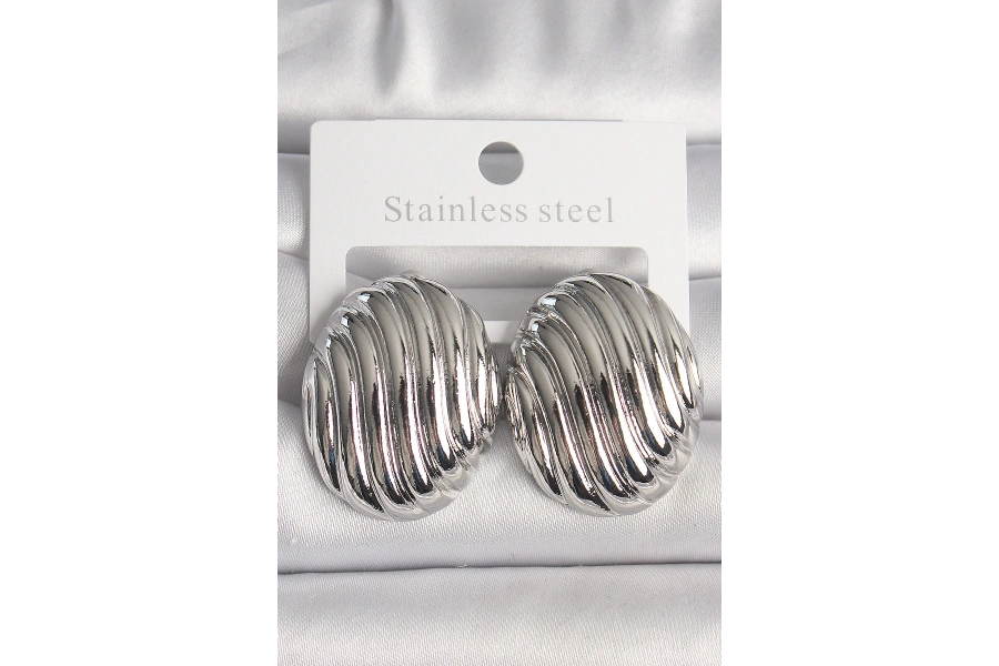 Shoecide Pirinç Gümüş Renk İşlemeli Oval Model Kadın Küpe