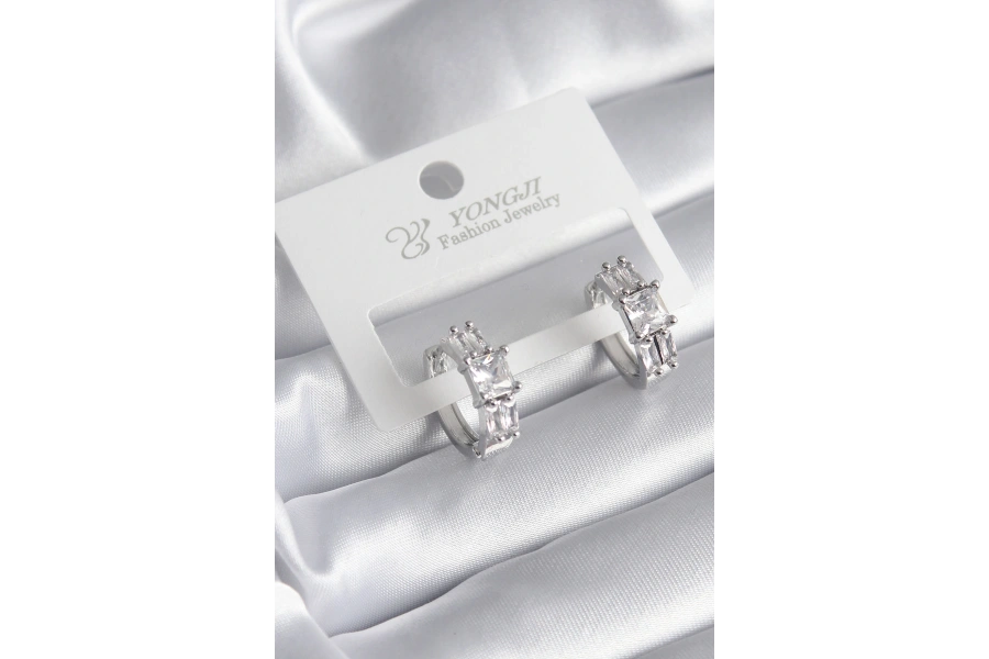 Shoecide Pirinç Gümüş Renk Kare Zirkon Taşlı Kadın Küpe