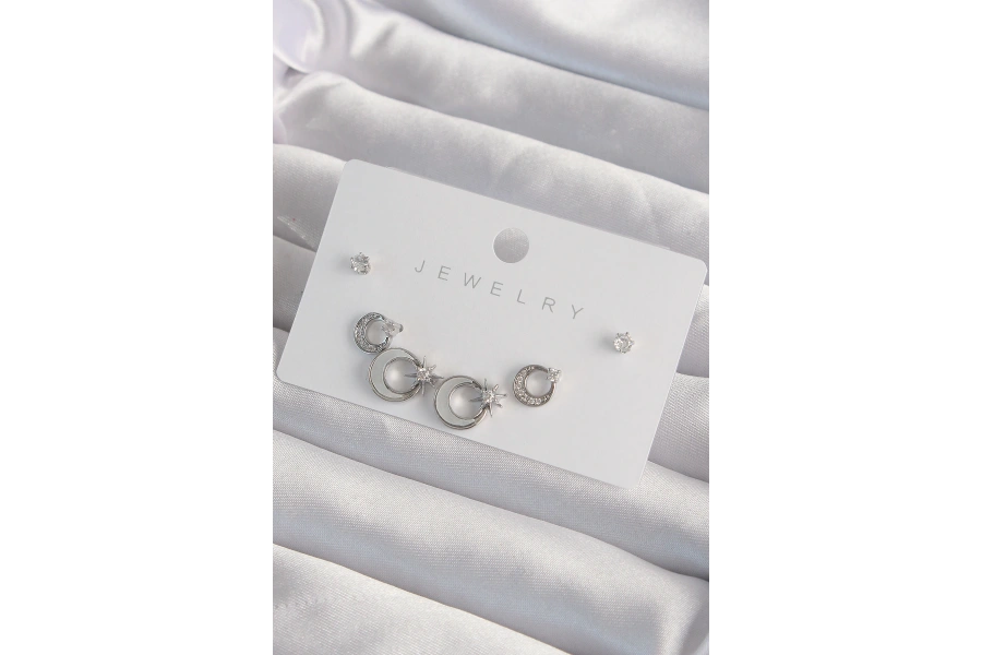 Shoecide Pirinç Gümüş Renk Mineli Zirkon Taşlı Ay Yıldız Model Küpe Seti